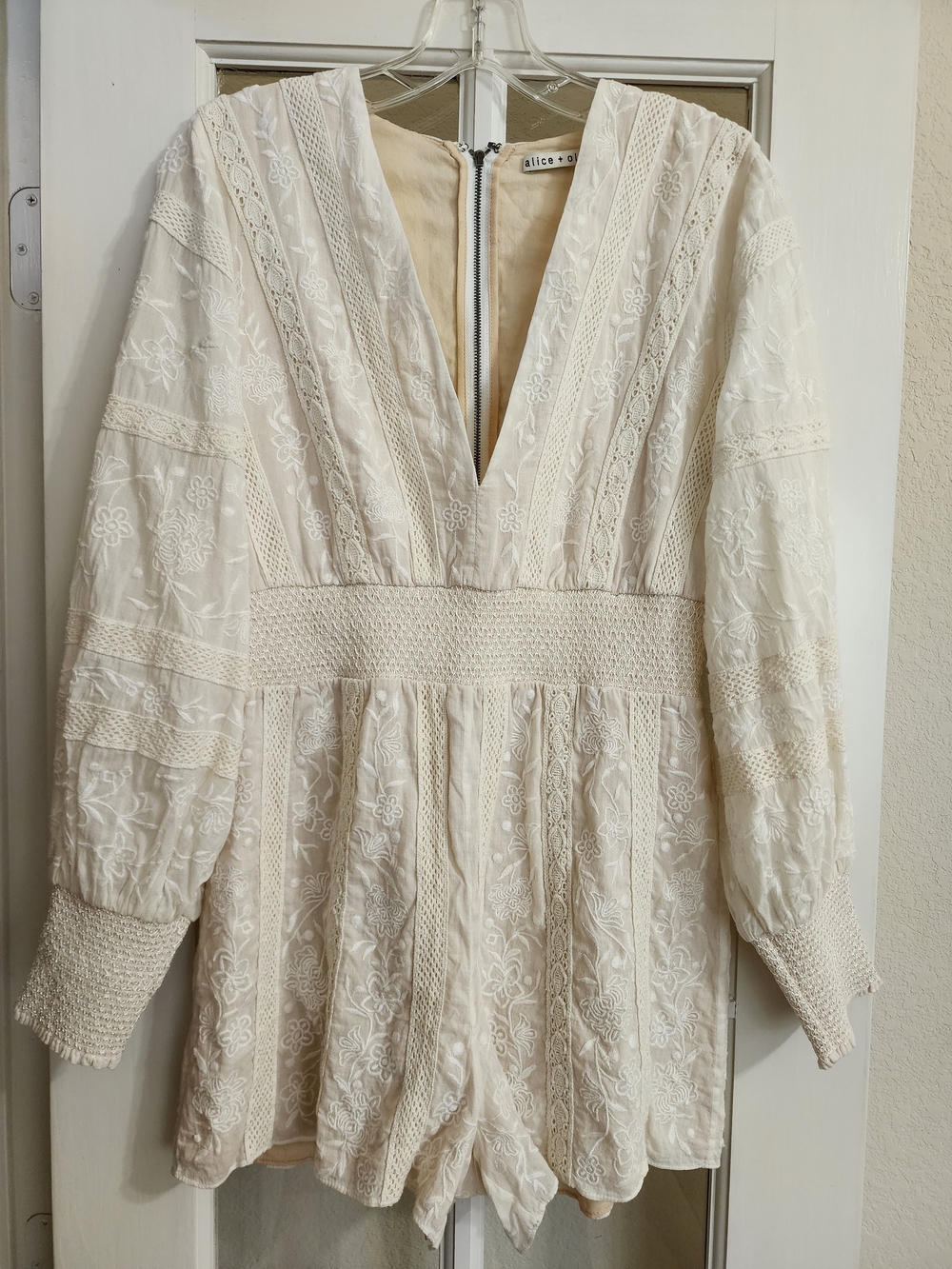 Alice + Olivia Size 6 Ivory Embroidered Lace Long Sleeve Cotton Romper